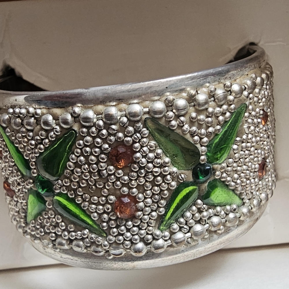 4 PIER 1 IMPORTS JEWELED SILVER PLATED ROUND NAPKIN RINGS - Picture 8 of 8